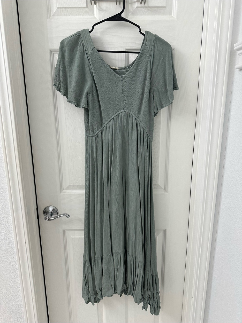 Women’s Sage Green V-Neck Flowy Dress